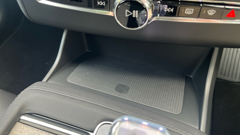 Volvo XC90 2.0 T8 PHEV Ultra Dark 5dr AWD Geartronic Estate